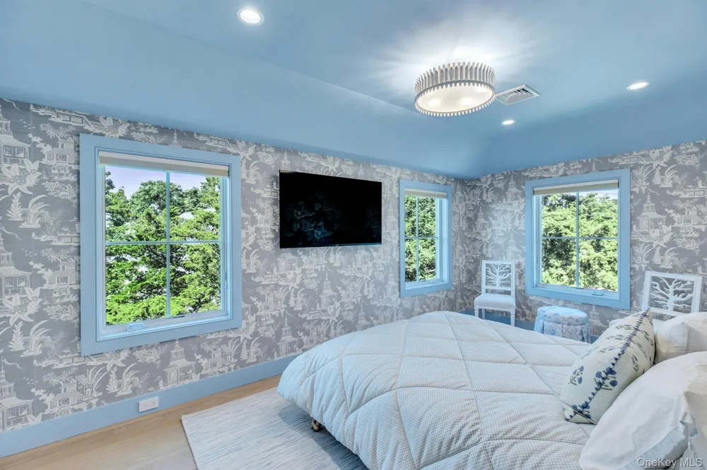 29 Tiana Circle Hampton Bays, NY 11946