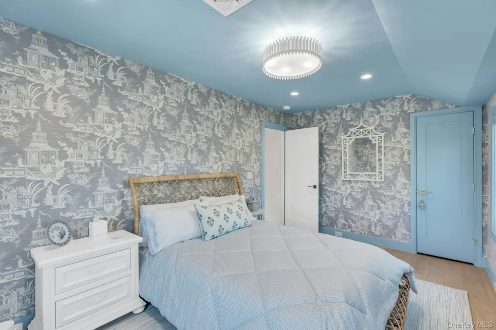 29 Tiana Circle Hampton Bays, NY 11946
