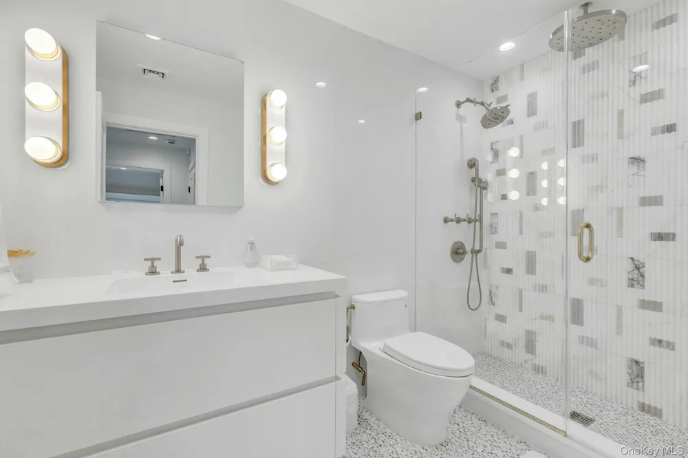 29 Tiana Circle Hampton Bays, NY 11946