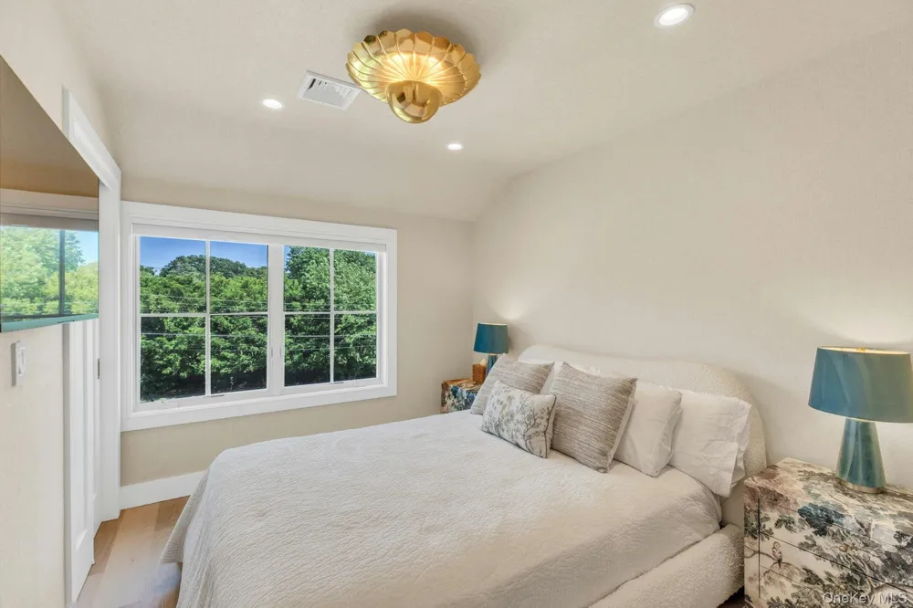 29 Tiana Circle Hampton Bays, NY 11946