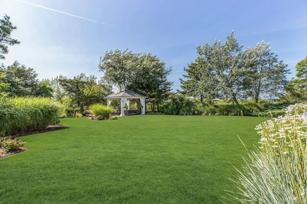 29 Tiana Circle Hampton Bays, NY 11946