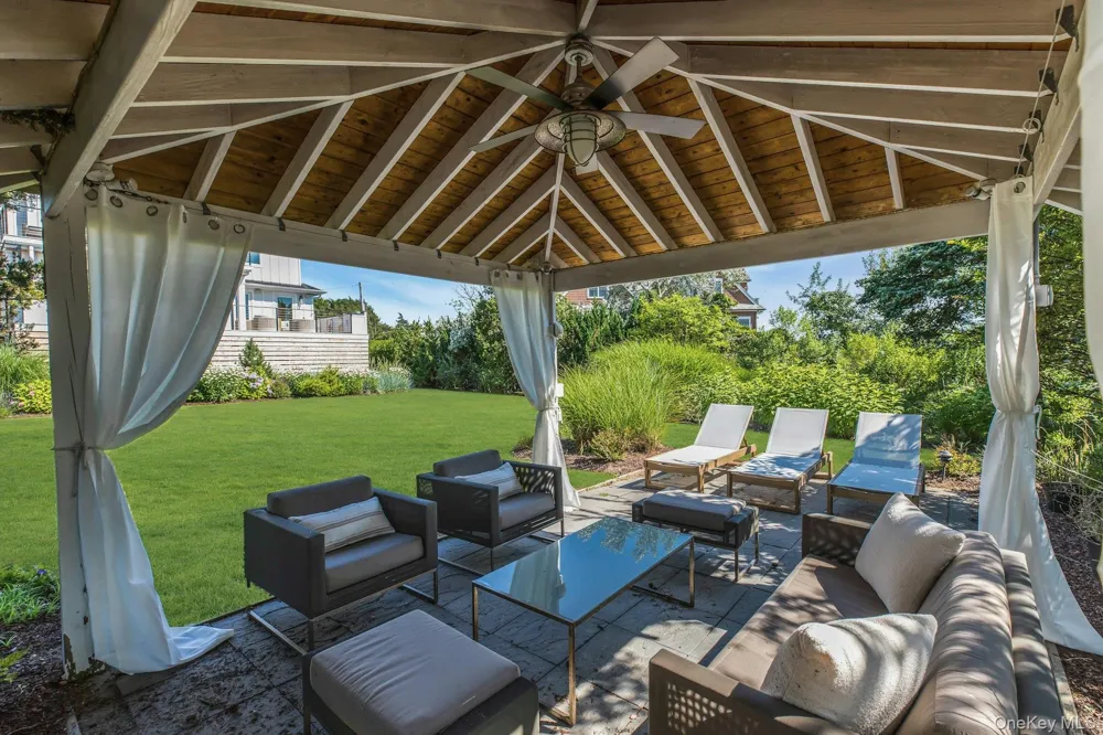 29 Tiana Circle Hampton Bays, NY 11946