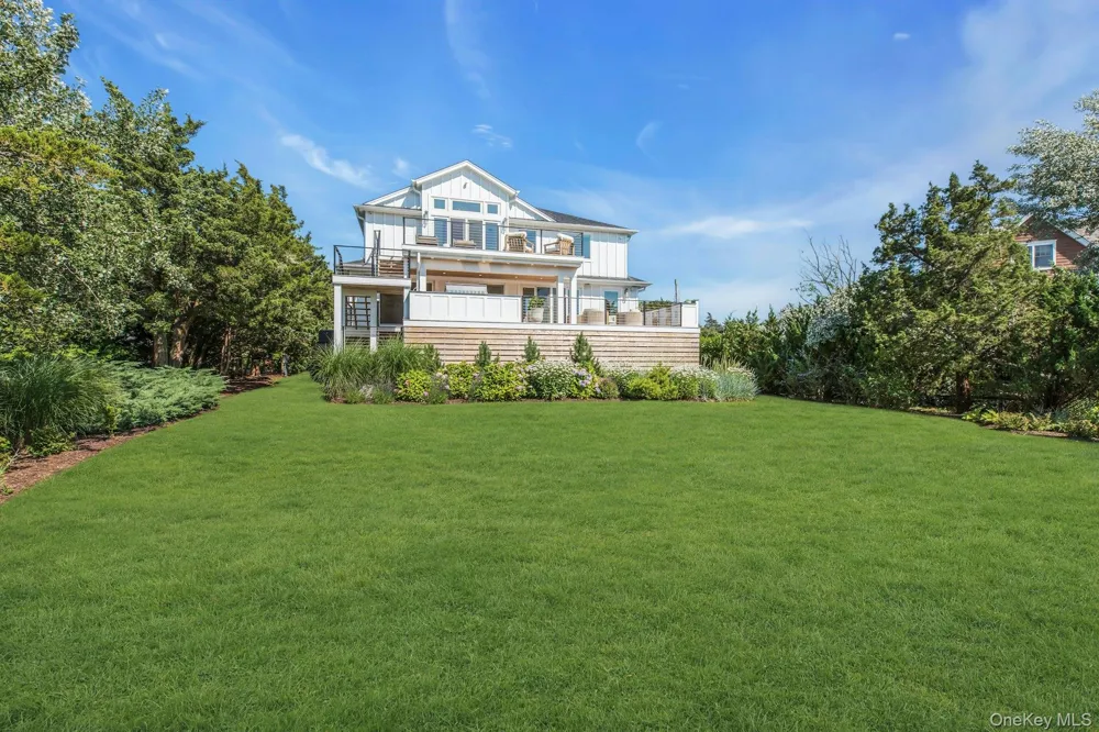 29 Tiana Circle Hampton Bays, NY 11946
