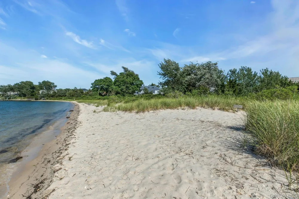 29 Tiana Circle Hampton Bays, NY 11946