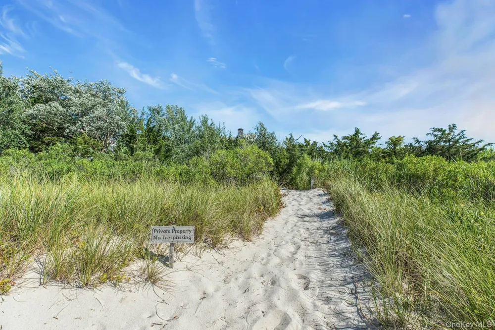 29 Tiana Circle Hampton Bays, NY 11946