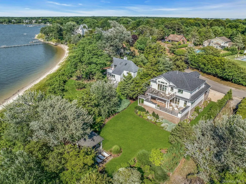 29 Tiana Circle Hampton Bays, NY 11946