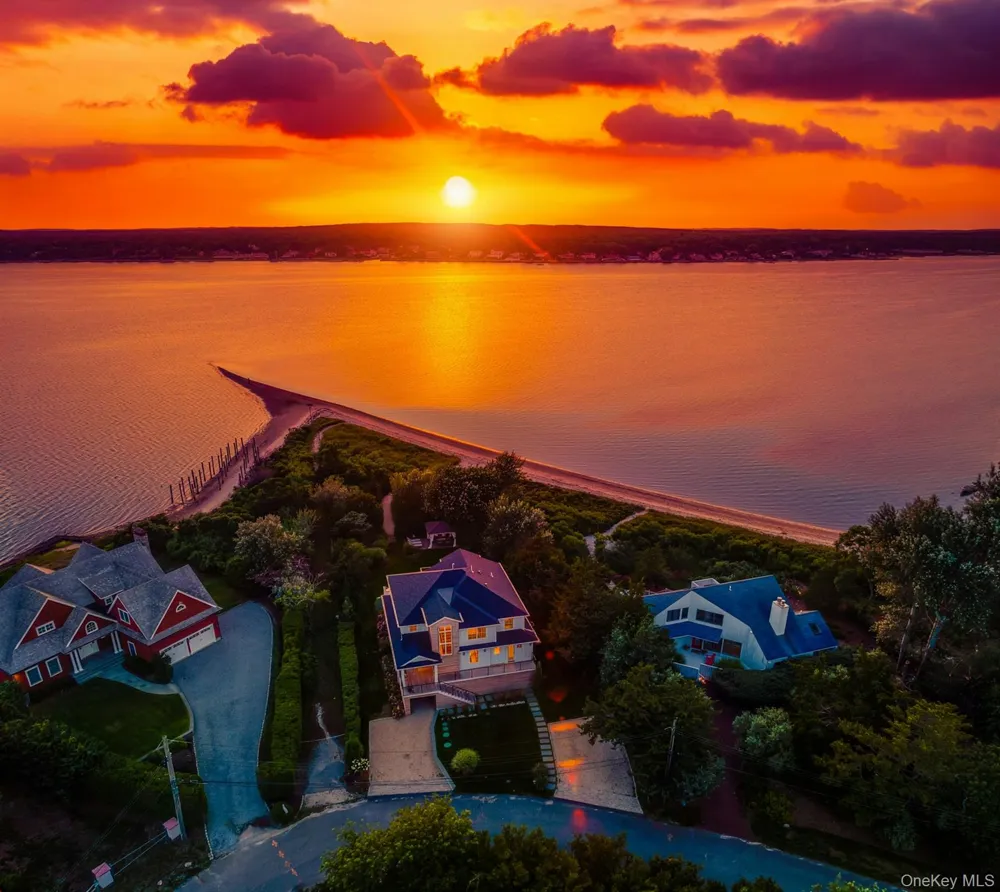 29 Tiana Circle Hampton Bays, NY 11946