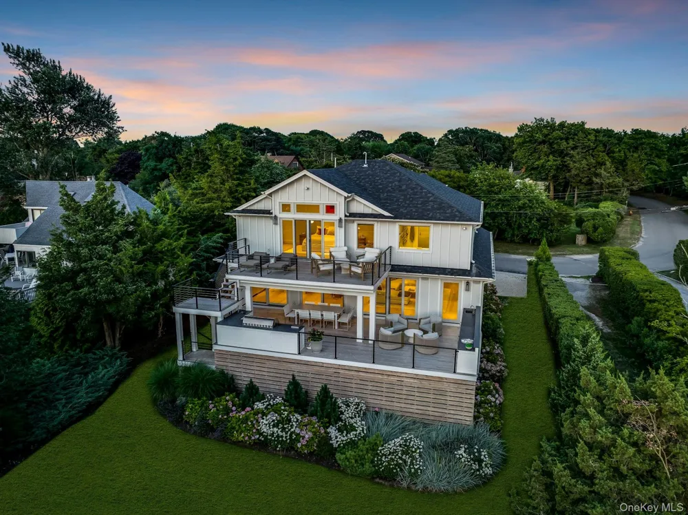 29 Tiana Circle Hampton Bays, NY 11946
