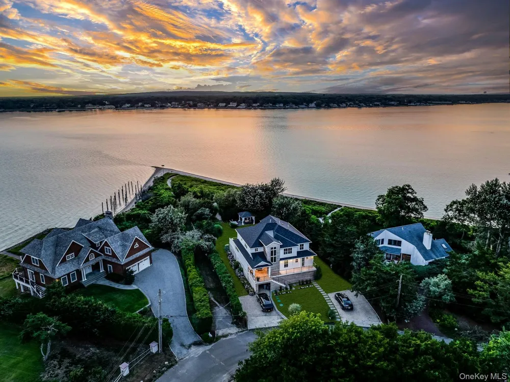 29 Tiana Circle Hampton Bays, NY 11946