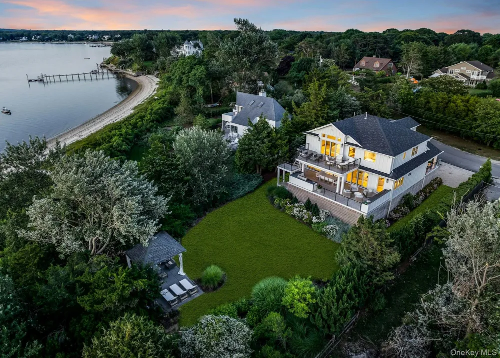 29 Tiana Circle Hampton Bays, NY 11946