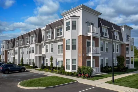 75 Circle Drive #92-206