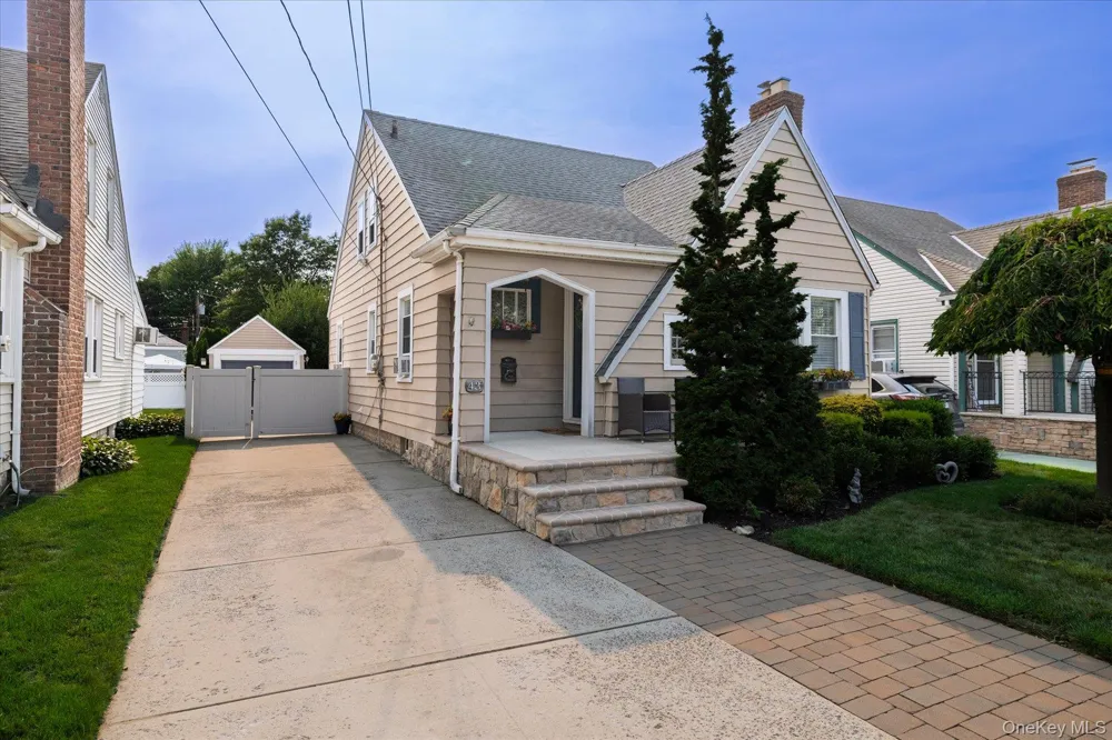 43 Devon Street Malverne, NY 11565