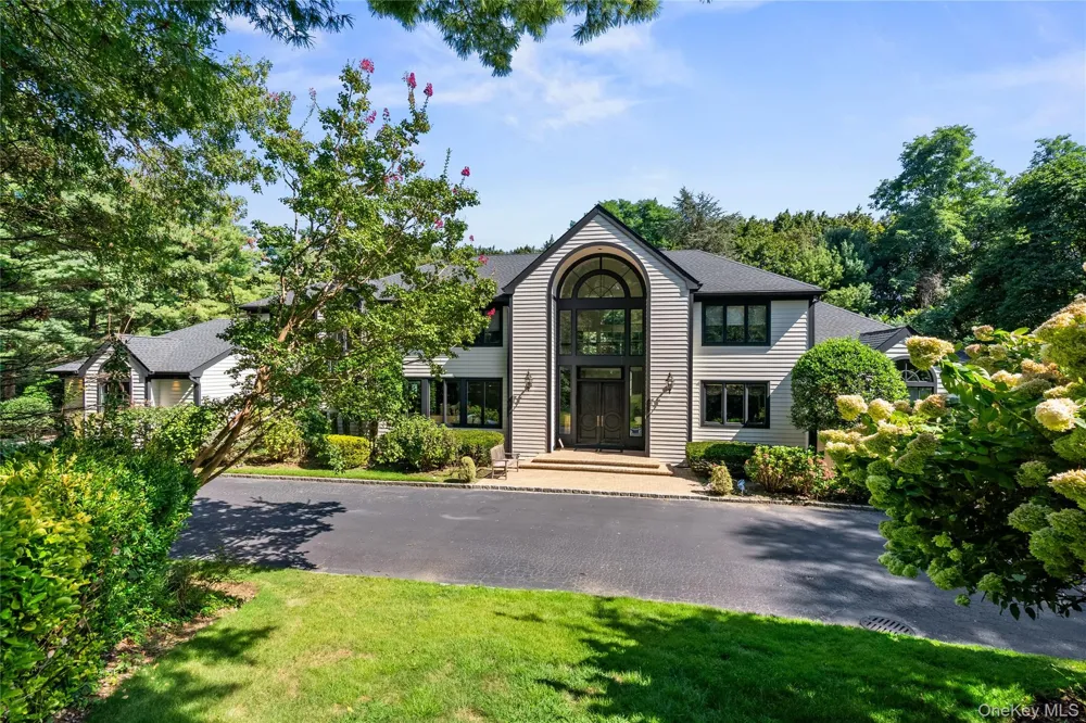 3 Rock Hill Lane Brookville, NY 11545
