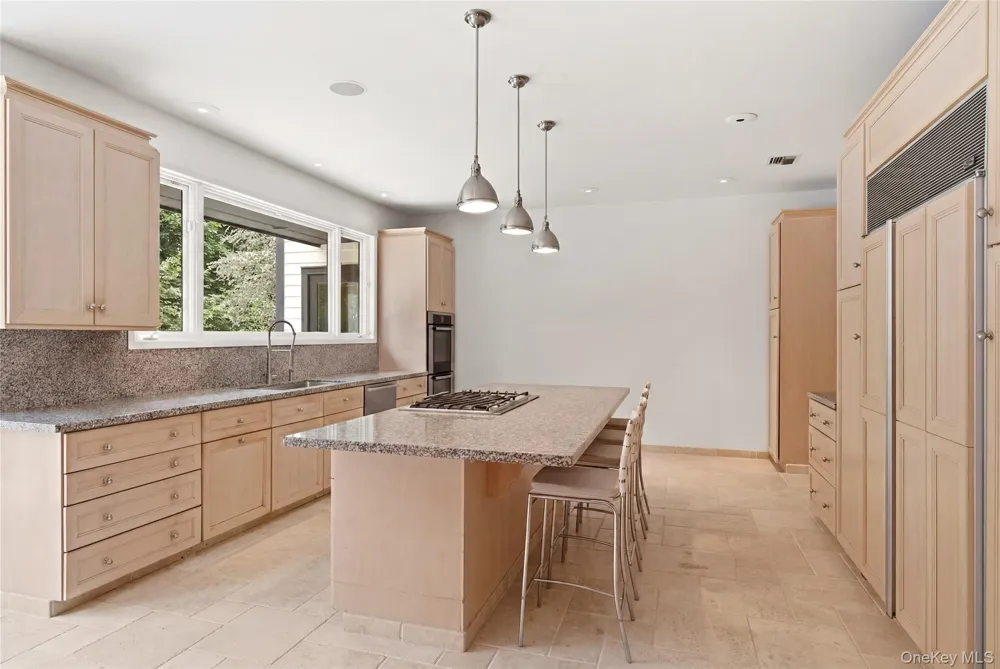 3 Rock Hill Lane Brookville, NY 11545