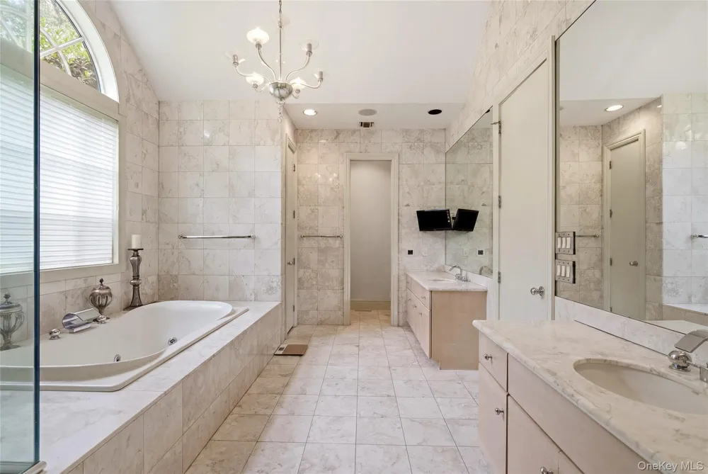3 Rock Hill Lane Brookville, NY 11545