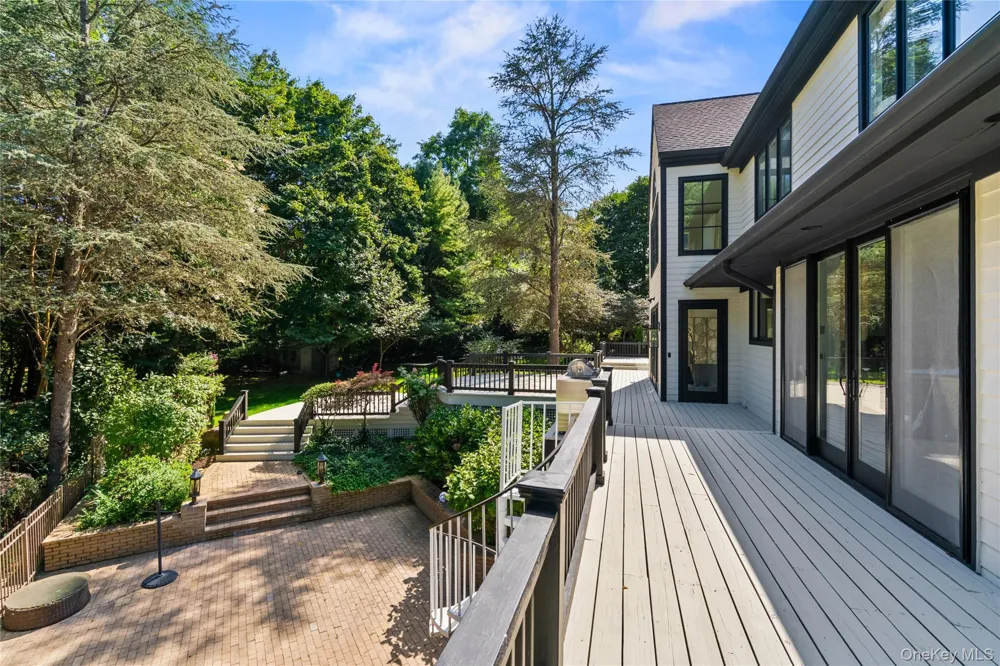 3 Rock Hill Lane Brookville, NY 11545