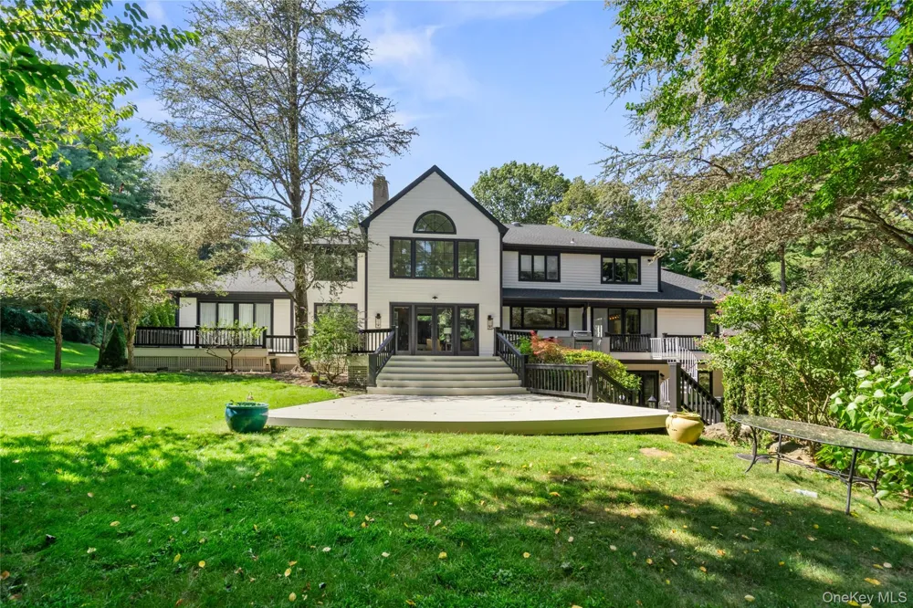 3 Rock Hill Lane Brookville, NY 11545