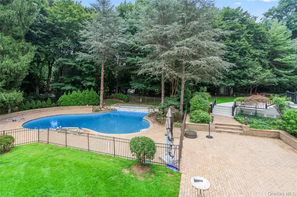 3 Rock Hill Lane Brookville, NY 11545