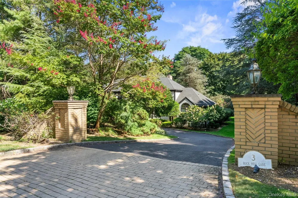 3 Rock Hill Lane Brookville, NY 11545
