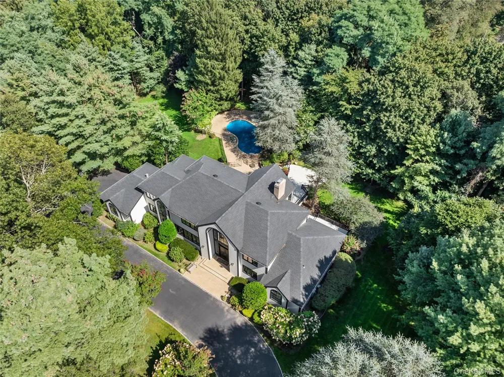 3 Rock Hill Lane Brookville, NY 11545