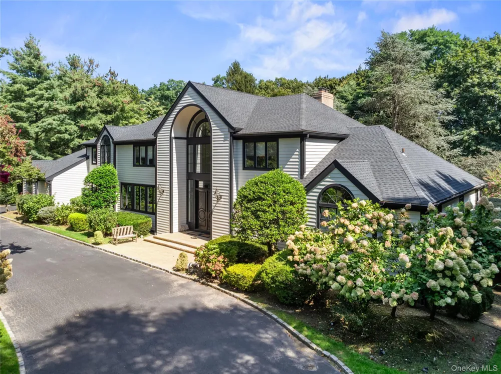 3 Rock Hill Lane Brookville, NY 11545