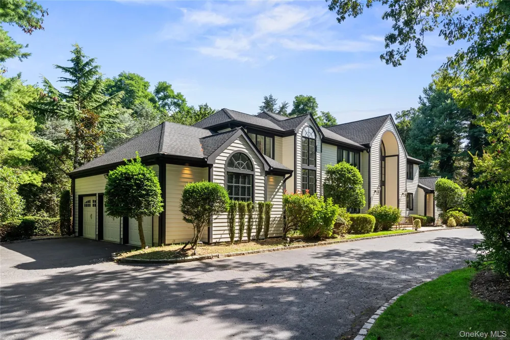 3 Rock Hill Lane Brookville, NY 11545