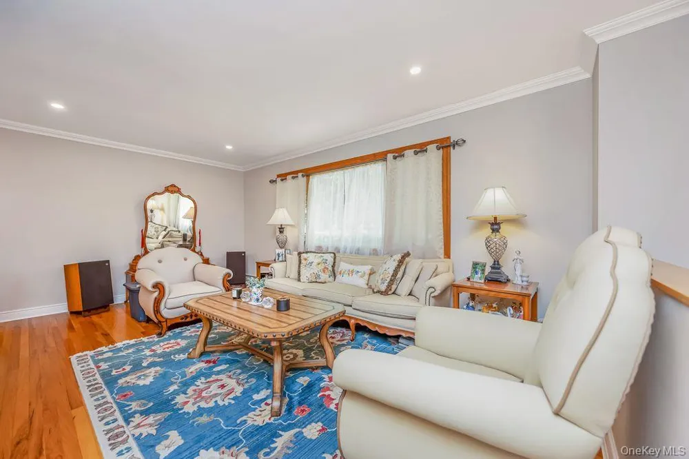 67 Cedar Place Floral Park, NY 11001