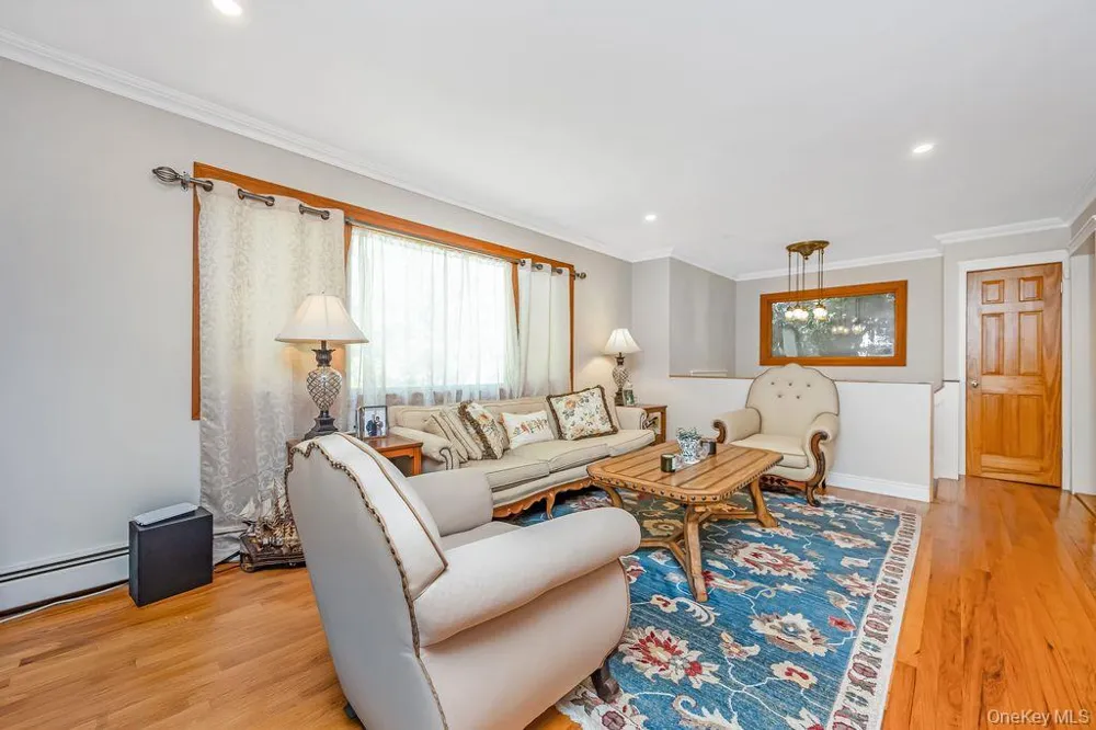 67 Cedar Place Floral Park, NY 11001