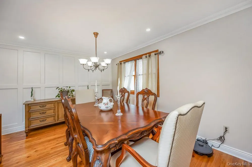 67 Cedar Place Floral Park, NY 11001