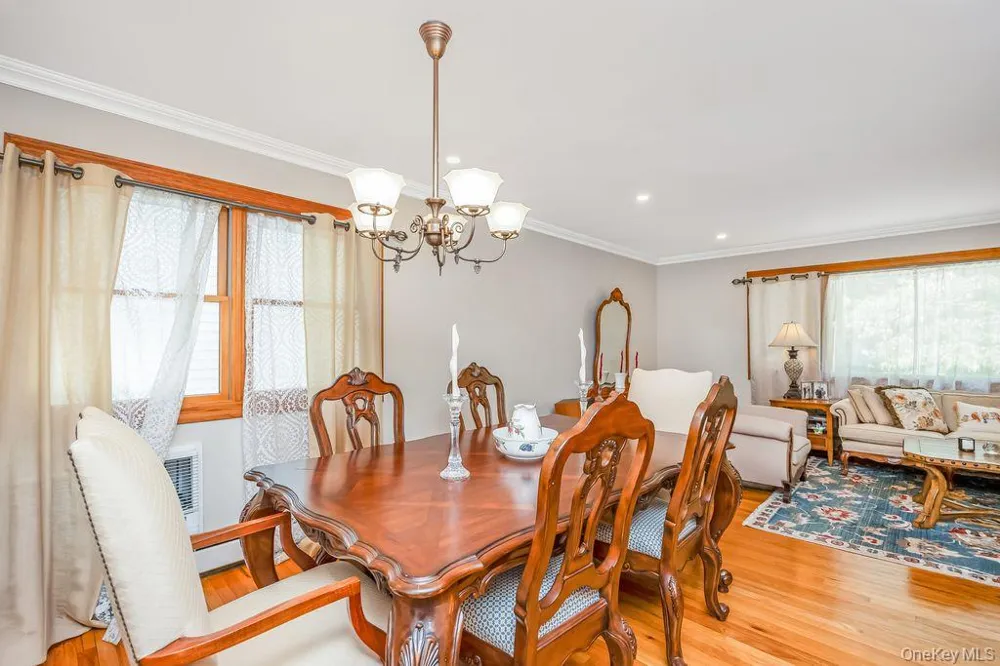 67 Cedar Place Floral Park, NY 11001