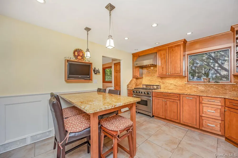 67 Cedar Place Floral Park, NY 11001