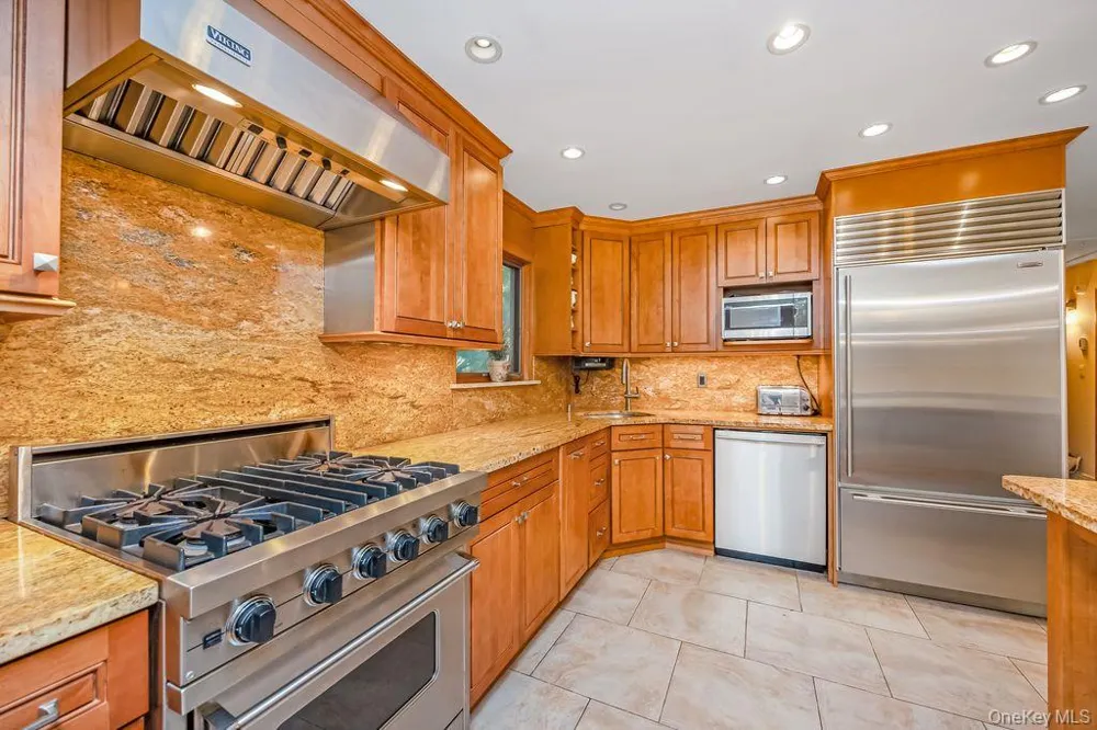 67 Cedar Place Floral Park, NY 11001