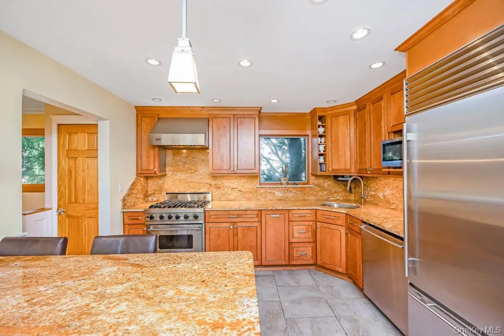 67 Cedar Place Floral Park, NY 11001
