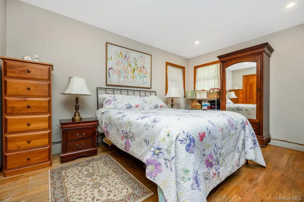 67 Cedar Place Floral Park, NY 11001