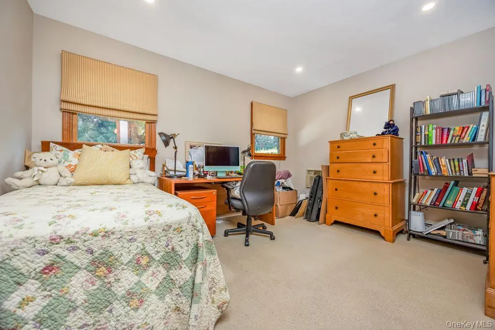 67 Cedar Place Floral Park, NY 11001