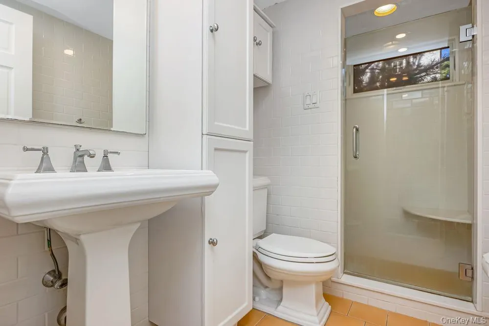 67 Cedar Place Floral Park, NY 11001