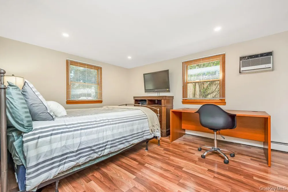 67 Cedar Place Floral Park, NY 11001