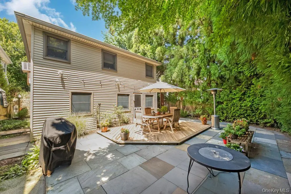 67 Cedar Place Floral Park, NY 11001