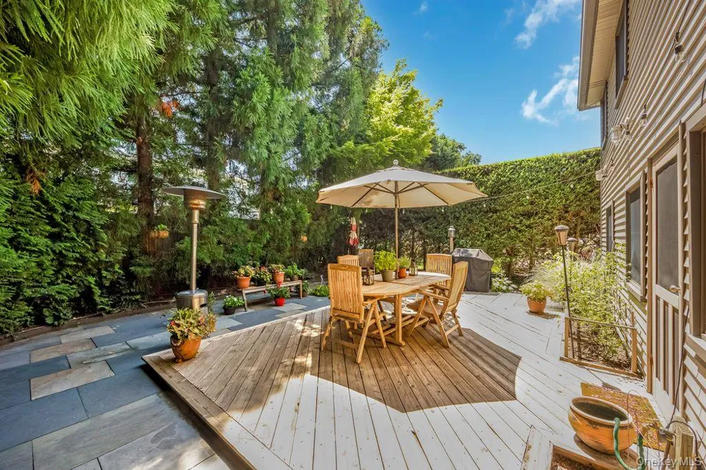 67 Cedar Place Floral Park, NY 11001