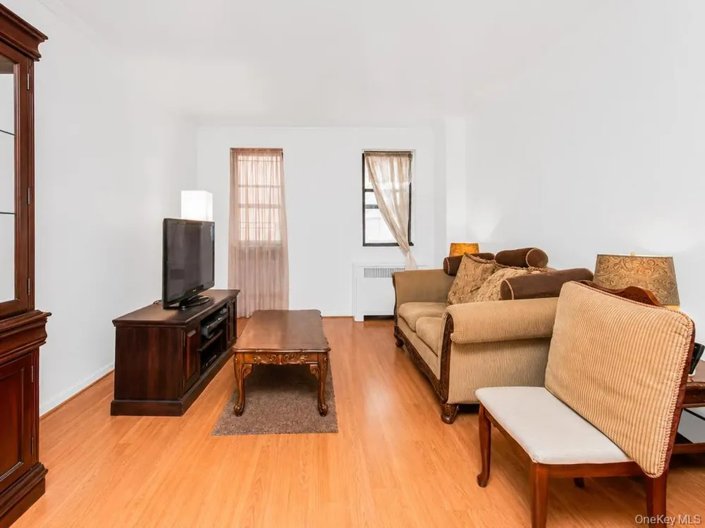 306 E Mosholu Parkway S #4F Bronx, NY 10458
