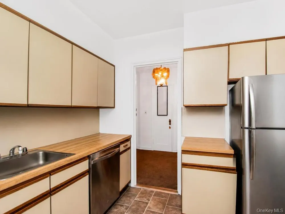 306 E Mosholu Parkway S #4F Bronx, NY 10458