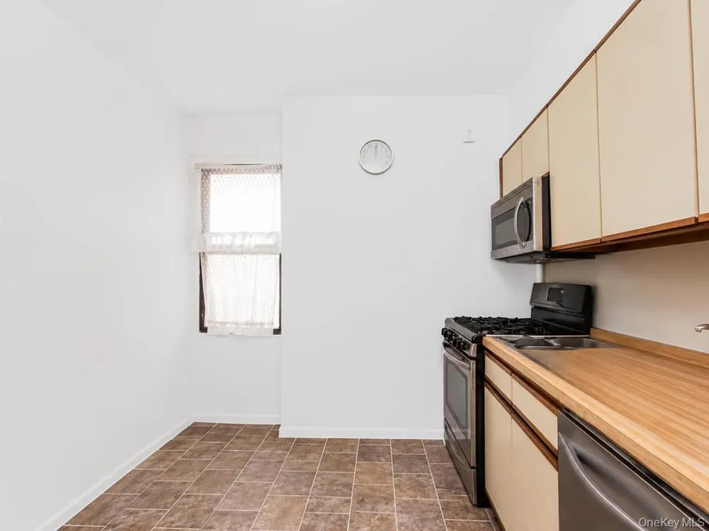 306 E Mosholu Parkway S #4F Bronx, NY 10458