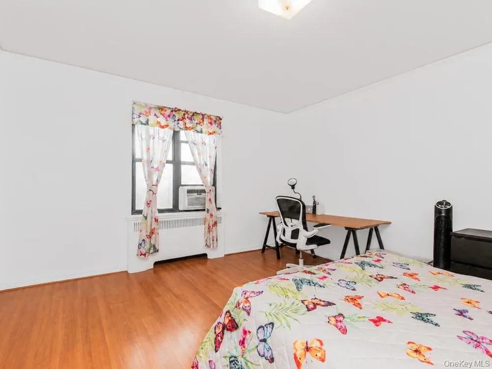 306 E Mosholu Parkway S #4F Bronx, NY 10458