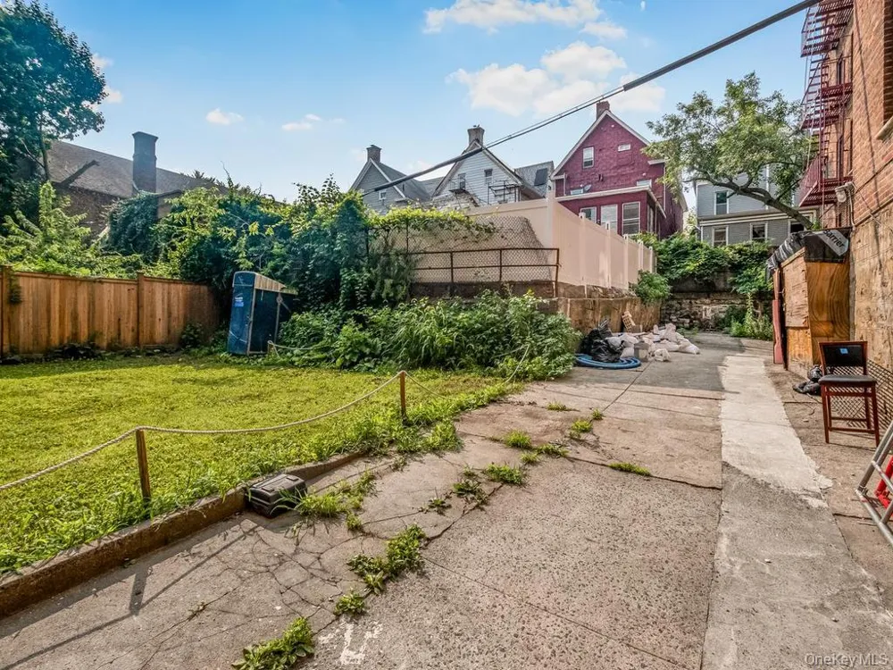 306 E Mosholu Parkway S #4F Bronx, NY 10458