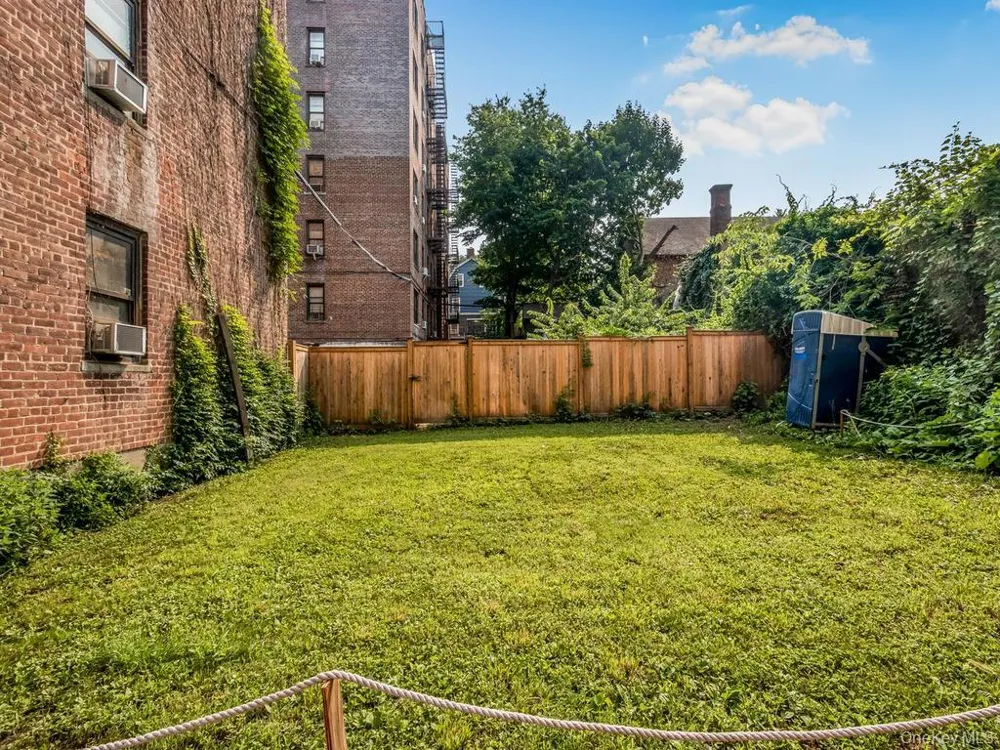 306 E Mosholu Parkway S #4F Bronx, NY 10458