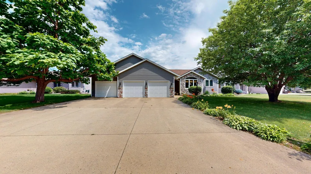 1906 Greenwood Drive Albert Lea, MN 56007