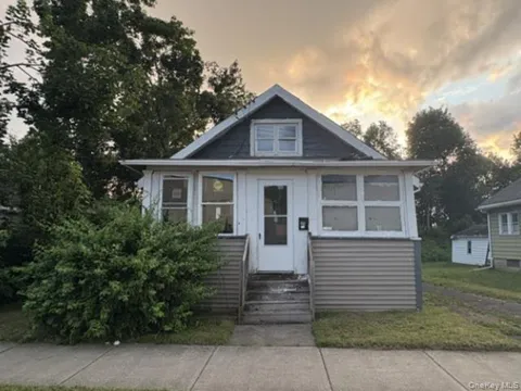 23 Travis Ave