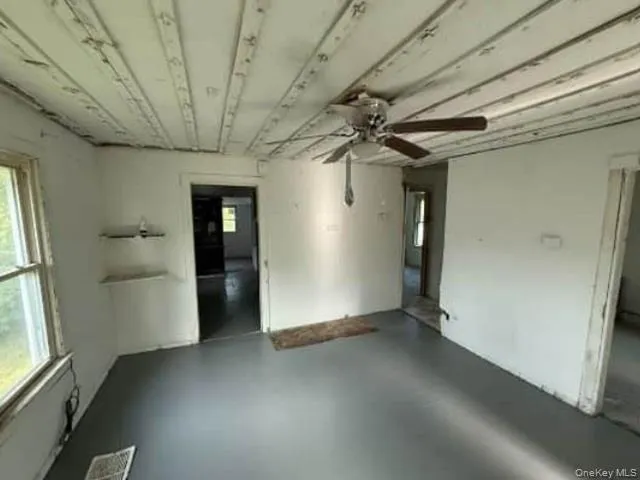 23 Travis Ave Binghamton, NY 13904