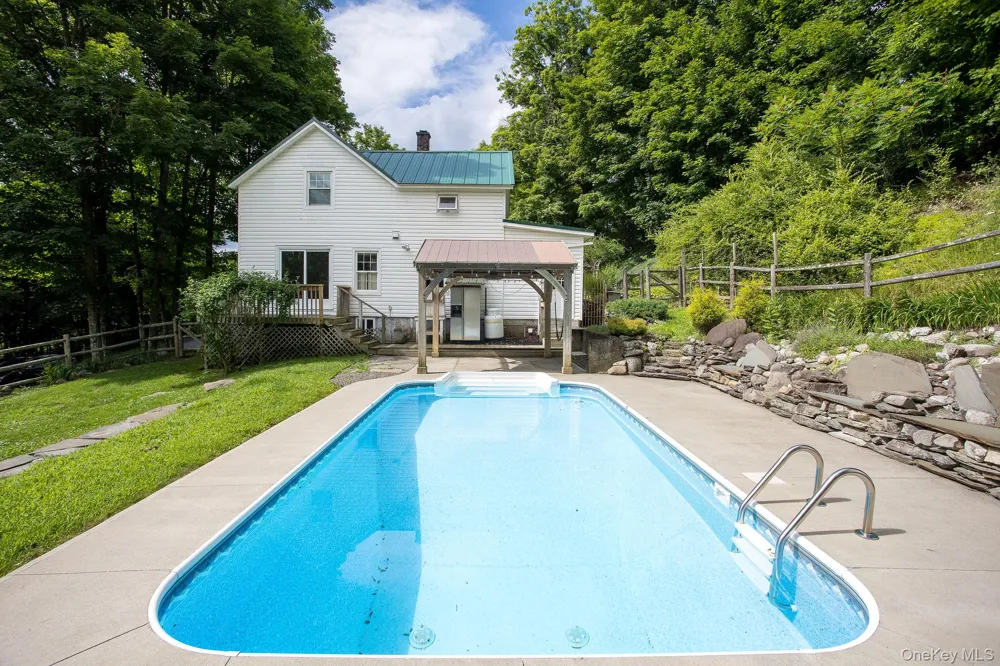 390 Water Street Road Hudson, NY 12534
