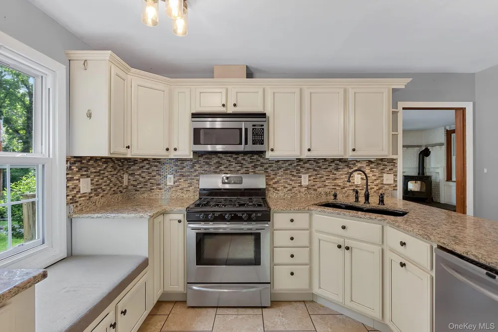 390 Water Street Road Hudson, NY 12534